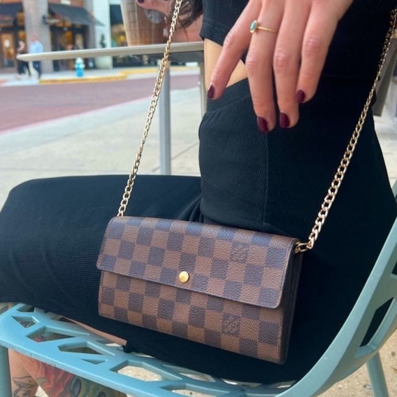 Louis Vuitton Handbags - 💯 AUTH Louis Vuitton Damier Ebene Sarah wallet on chain